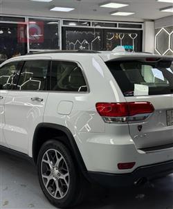 جیپ گراند شیرۆکی